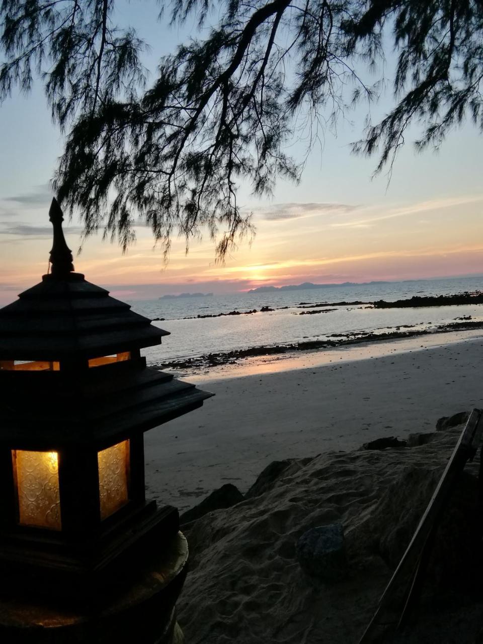 Andaman Beach Resort Koh Jum Exterior foto